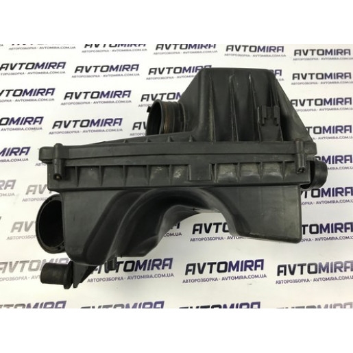 Корпус повітряного фільтра Opel Astra H 1.9 СDTI 2004-2010 4613885936